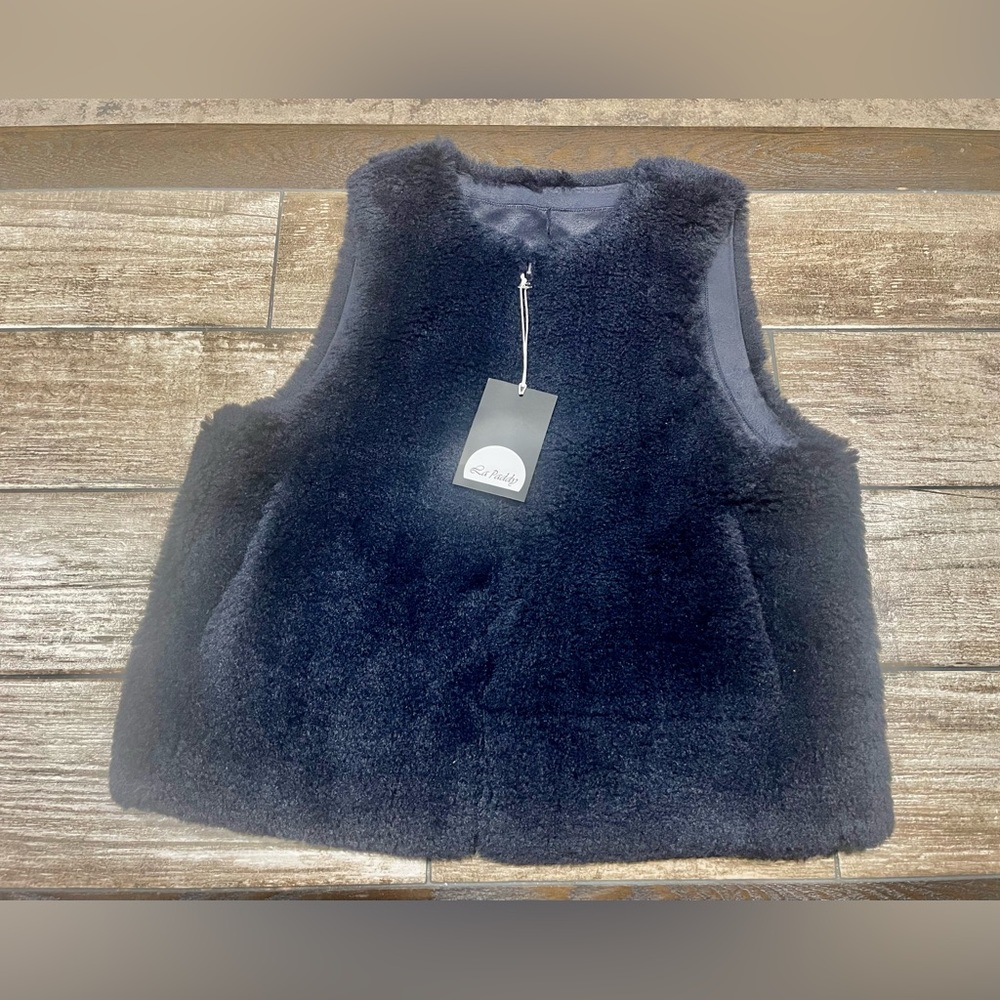 NEW!!  casual Women’s Navy Vest Faux Fur Winter Warm Size L